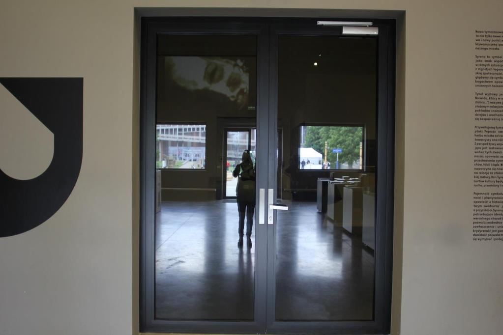 Zwiedzanie Wejście na salę wystawową znajduje się naprzeciwko drzwi