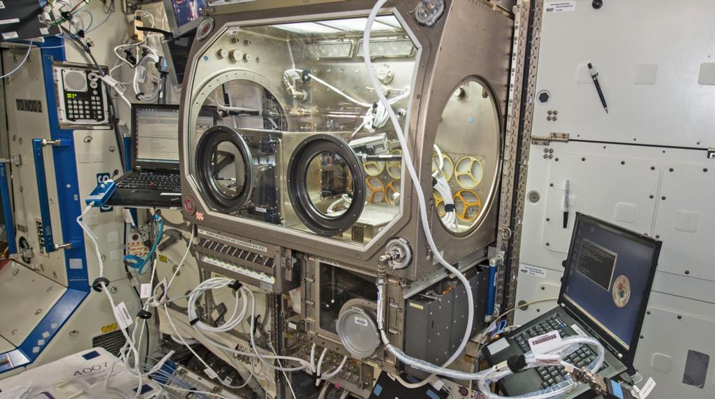 Drukarka 3D opracowana przez NASA, przeznaczona do pracy w warunkach zero grawitacji Omawiana dalej w tym artykule metoda SLM służąca do wydruku obiektów metalowych, została opracowana w 1995 r.