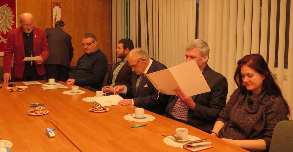 Prezentacja filmu 100 lat SGP Staraniem Prezydium Zarządu Głównego SGP powstał film, który przedstawia wybrane zdarzenia ze stuletnich dziejów polskiej geodezji i Stowarzyszenia.