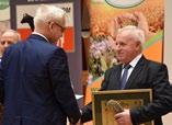 AKTUALNOŚCI Rolnik Pomorza i Kujaw 2017 J Adrian Dębowiak Wsobotę 13 stycznia 2018 r. odbyła się XV, jubileuszowa edycja konkursu Rolnik Pomorza i Kujaw 2017.
