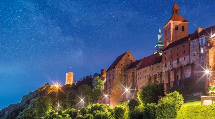 Władysława Łęgi, by poznać historię miasta, a także tradycje związane z lotnictwem i polską kawalerią.
