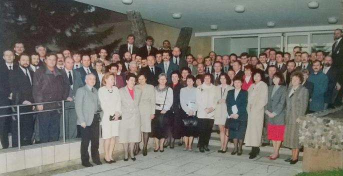 Niektóre z nagrodzonych prac dyplomowych dotyczą zastosowań techniki cyfrowej w elektryce. Rok 1993 to rok jubileuszowy czterdziestolecia powstania Oddziału Koszalińskiego.