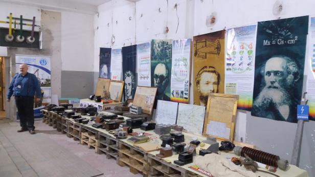 Koncepcja nasza zakłada remont podłóg i ścian, wykonanie ogrzewania w jednym z pomieszczeń. Przewiduje się dostęp do muzeum ( dodatkowe ogrodzenie ) od strony ul.