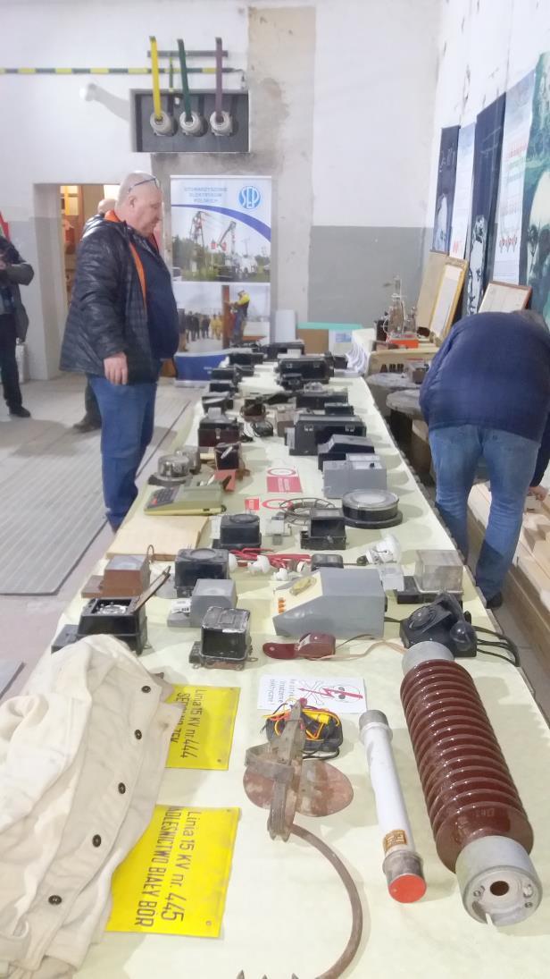 Zamierzamy jako stowarzyszenie wykonać instalacje elektryczną i teleinformatyczną.