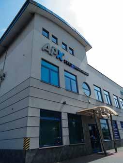 Czołowymi dostawcami są: japońskie firmy AUC oraz MATSUURA, tajwańscy producenci: HARTORD, GOODWAY, QUASER, PROTH, niemiecka firma ZIMMER & KREIM, holenderska firma CELLRO, hiszpańska firma ICOLAS