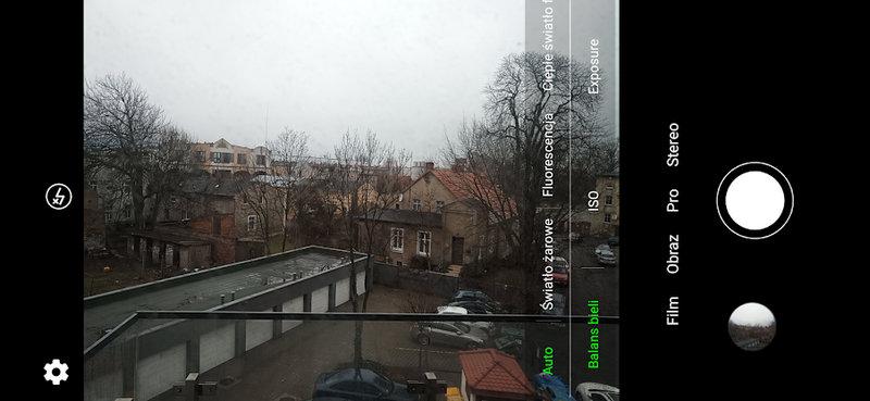 Duża przysłona powinna zagwarantować dobrej jakości zdjęcia ale jak jest w praktyce?