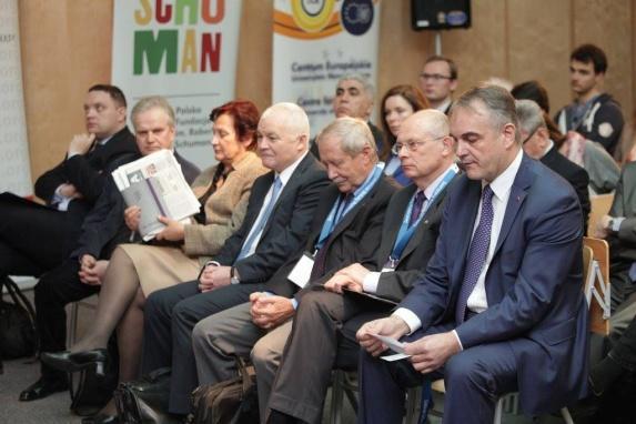 O KonferencjiCE: KonferencjaCE to projekt, który wywodzi się z dorocznych spotkań naukowych organizowanych przez społeczność Centrum