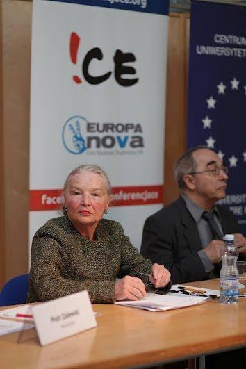 Centrum Debaty Publicznej stanowi platformę wymiany myśli.