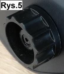 9) Te same czynności należy wykonać dla drugiej strony maski. 10) Zmontowaną przyłbicę razem z uchwytem należy sprawdzić czy odpowiednio się podnosi i opada.