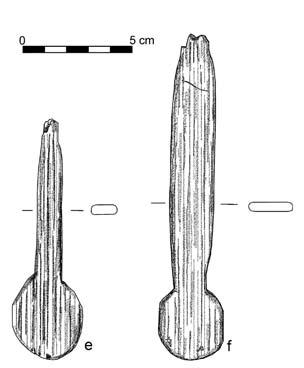 1986, ryc. 59: 6). Wśród znalezisk z terenu ziem polskich odnajdujemy również inne rodzaje głowic oraz okazy o bardziej szczegółowej budowie, np. z zaznaczonym jelcem (Kotowicz 2008, s. 90 92).