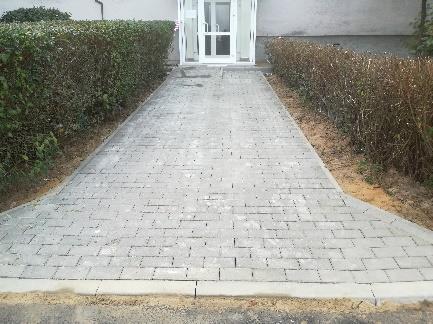 Znanieckiego 4BC W dniu 20 września 2018 roku, firma AKSYS Adam Kubicki, przeprowadziła prace polegające na montażu sterownika szlabanów, uruchamianego syreną pojazdów uprzywilejowanych, do szlabanu