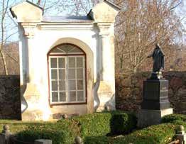 wieża kościoła. Po Powstaniu Styczniowym władze carskie przywłaszczyły połowę ziem parafialnych, w 1864 r. zniszczono krzyż na placu miejskim.