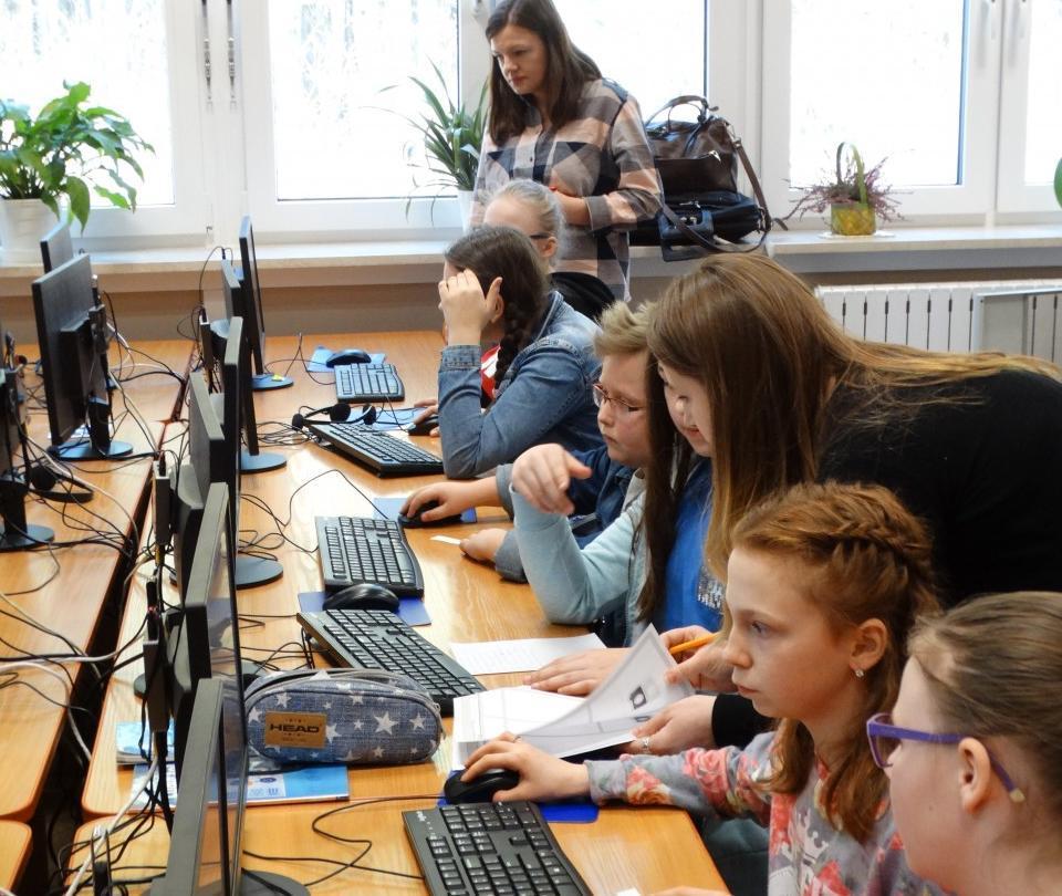 www.polskatimes.pl Polska Times Numer 42 06/2019 Strona 5 Czego się dowiedzieliśmy? Na naszych warsztatach dowiedzieliśmy się, jak pracuje się w redakcji i że ich praca jest ciężka.