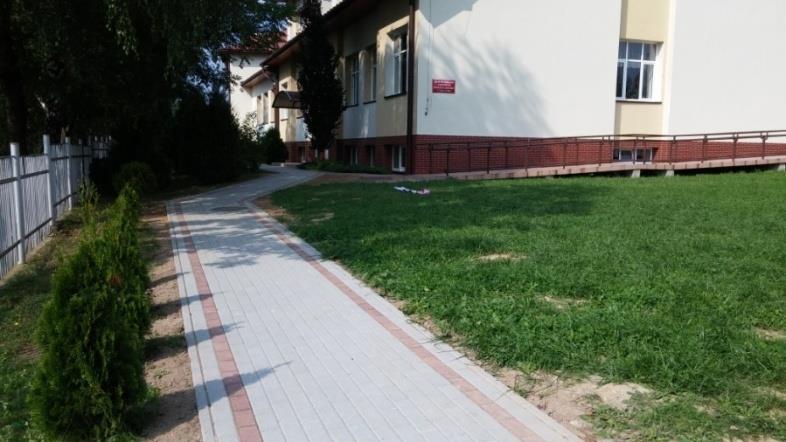 Czynniki społeczne Pozostałe czynniki Pogłębiający się problem bezrobocia w podobszarze Słabe wyniki edukacyjne w miejscowej podstawówce i to pomimo dobrych warunków lokalowych Słaba jakość dróg, a
