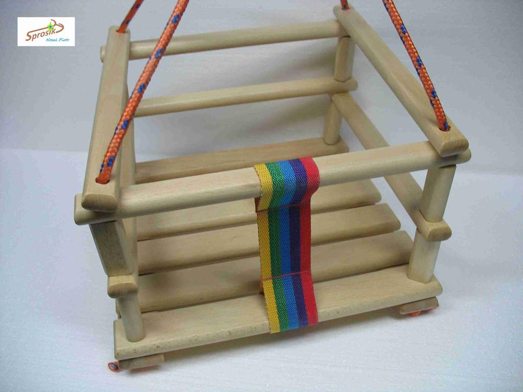 huśtawki Huśtawka dla dzieci do użytku wewnętrznego jak i zewnętrznego, wykonana z drewna bukowego, dokładne wykończenie sprawia, że huśtawka będzie bezpieczna dla dziecka, podnoszone barierki