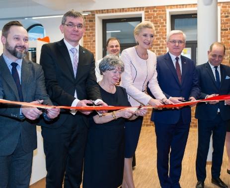 na realizację zadania: Integracyjna Grupa Teatralna 2018 dla Stowarzyszenia na Rzecz Osób Niepełnosprawnych Gniazdo w Starym Sączu plan: 10 0000 zł wykonanie: 10 0000 zł na realizację zadania pn.
