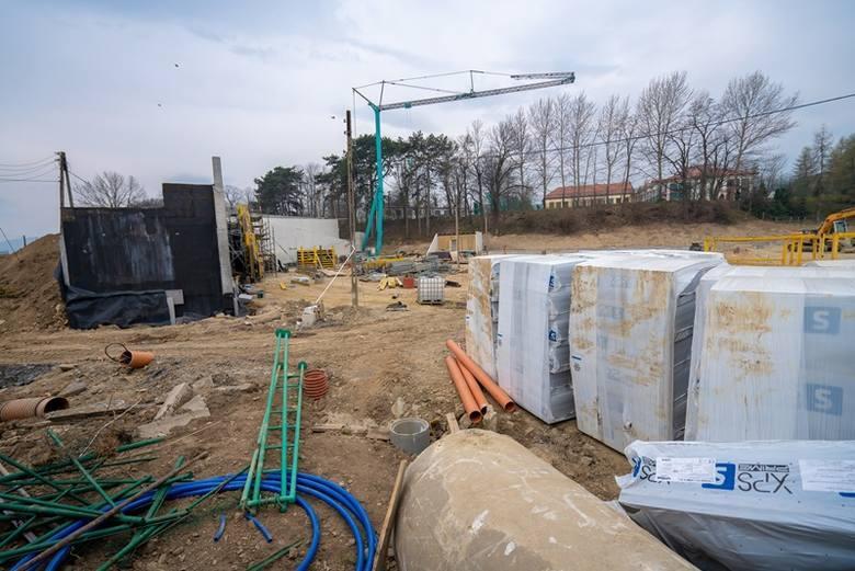 Budowa dworca, parkingu i centrum przesiadkowego Park and Ride. - Rozbudowa parkingu w Moszczenicy Niżnej w ramach budżetu obywatelskiego wartość zadania 59 918,22 zł.