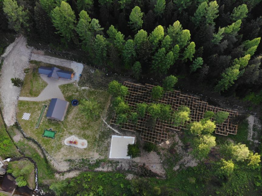 w Skrudzinie, a firma Remar rozpoczęła budowę przy stawach aquaparku, uzupełniając proces łączenia obszaru stawów w jeden atrakcyjny kompleks turystyczno - wypoczynkowy.