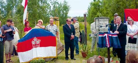 a Andreasa Schulze póstarcyła a sobu pśigótowała. Pśed se daŕ Domowiny Jan Nuk (srjejźi) jo pokazał w swójom nagronje na serbske stawizny jsy, kótarež jo mjazy drugim A.