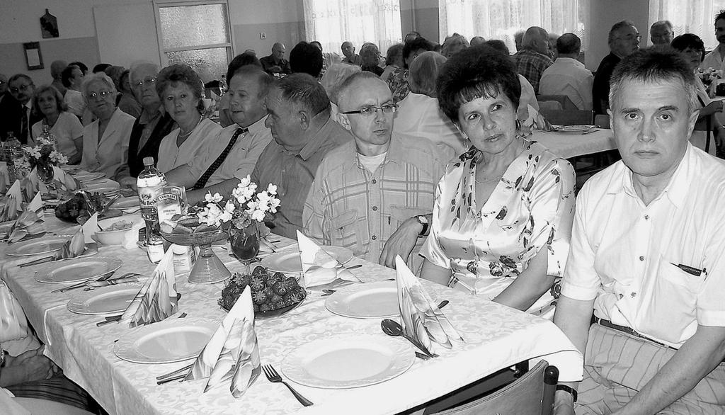 Krystyna Staszewska autorka tomika wierszy Pieśni mojej duszy, druga p. Anna Reszelewska, z prawej strony p.