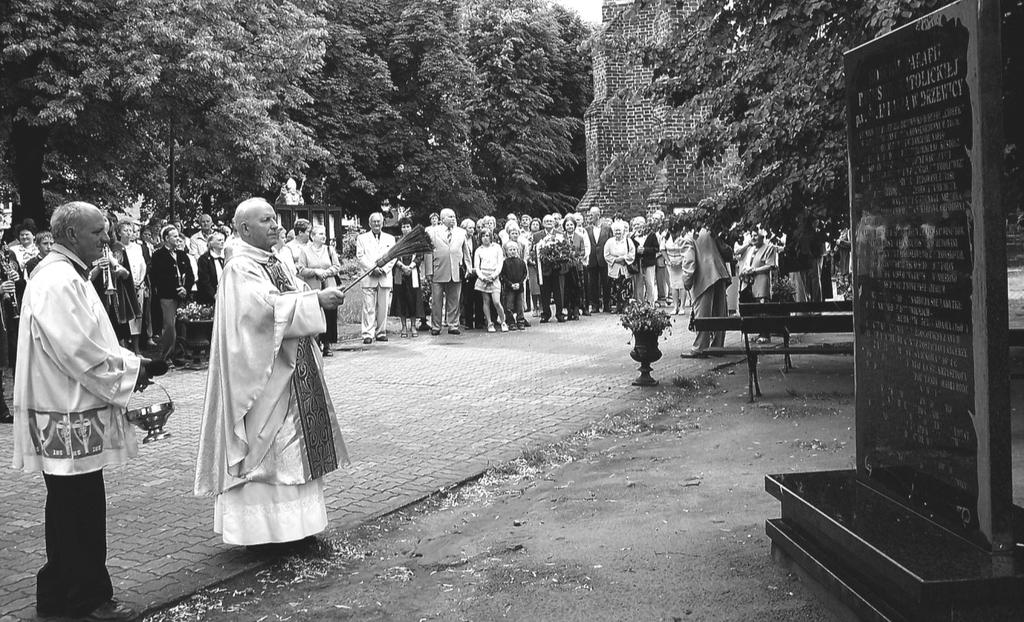 W i e s c i z n a d D r z e w i c z k i 2/58/2006 str. 8 Po mszy św.