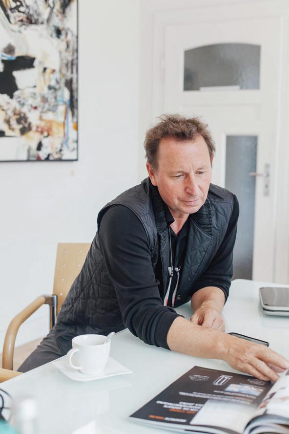 Precision of the manufacturer, perfection of the designer Precyzja producenta, perfekcja projektanta Martin Ballendat, the creator of Xilium, is one of the top designers specializing in office chairs