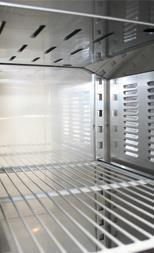 łatwo wymienna uszczeka drzwi czynnik chłodniczy: R134a 4 przestawne ruszty możiwość włożenia GN2/1 ub przegrody