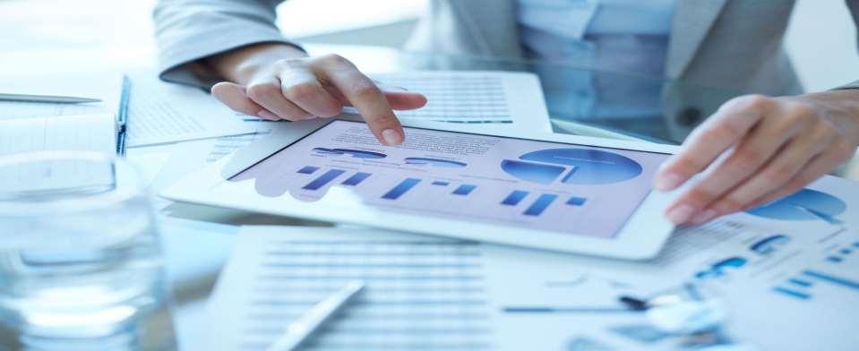 Audyty Norma ISO 14001 dość ogólnie formułuje zasady przeprowadzania audytów i nie podaje ich częstotliwości W EMAS szczegółowiej określono