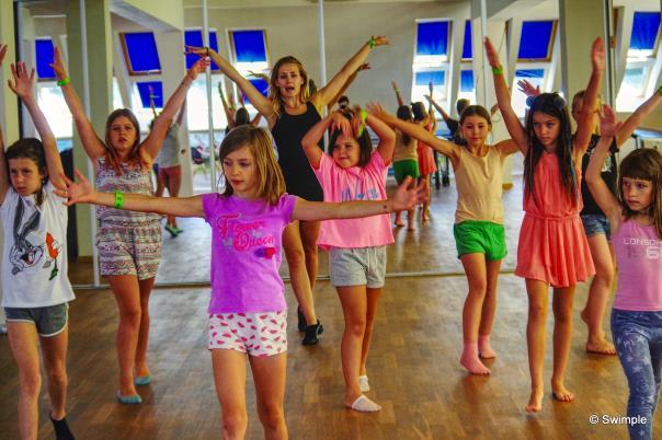 Specyfika wyjazdu Wyjazd skierowany do dzieci, które lubią zajęcia przy muzyce. Oprócz tańca będą ćwiczenia rozciągające i modelujące ciało.