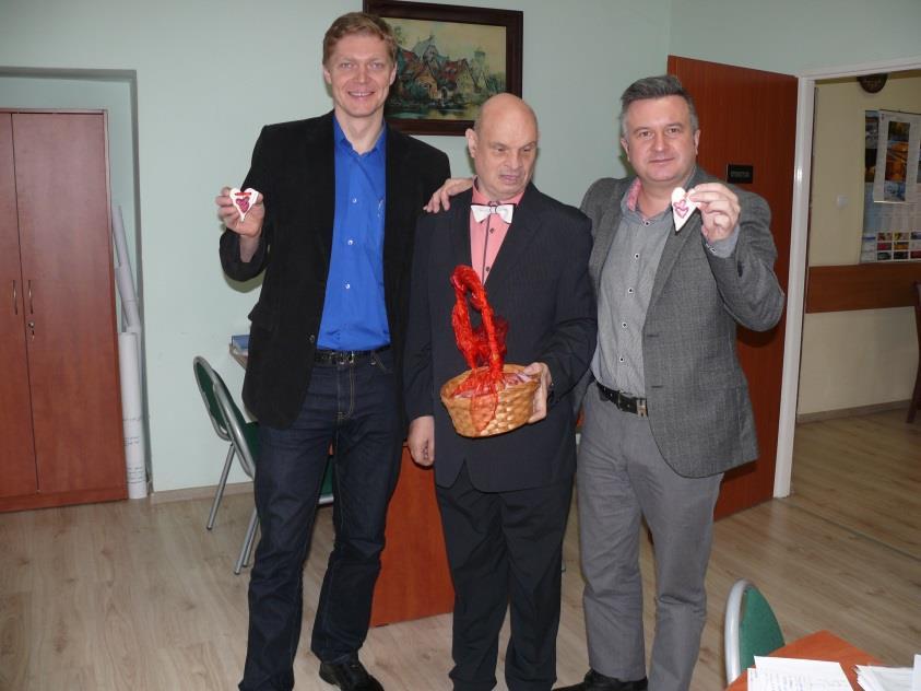 Wpierw,na zajęciach terapii zajęciowej własnoręcznie wykonujemy drobne