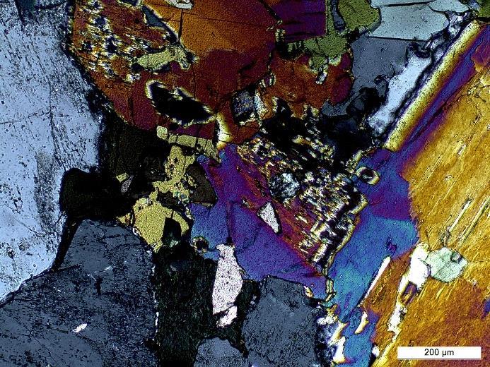 8 2 Huber M. i in.: Cztery miliardy lat historii Ziemi na płw. Kola, wartość naukowa i dydaktyczna regionu zewnętrzna to okrąg skał zbudowany z tzw.