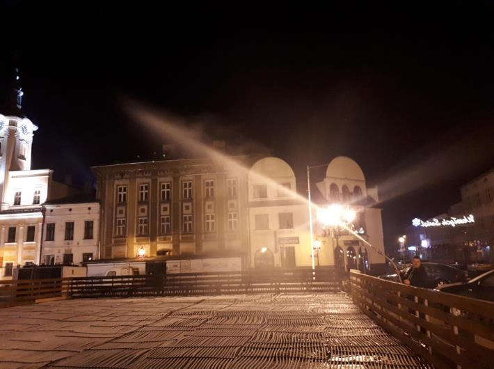 że otwarcie lodowiska nastąpiło 2 lutego 2018r. Lodowisko od pierwszego dnia zdobyło uznanie miłośników jazdy na łyżwach. 10 lutego 2018r.