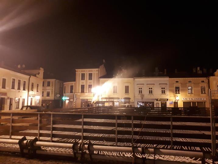 W czasie imprezy przeprowadzono gry i zabawy dla dzieci z nagrodami a później grała muzyka.