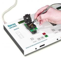 Widok zacz do programowania w systemie (in-circuit programming) Programator obsuguje interfejsy typu: SPI, I2C, BDM, JTAG, 1 WIRE, 3 WIRE, oraz inne rodzaje interface'ów wystpujcych w ukadach typu: