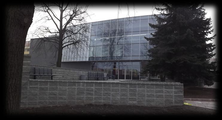 Funkcje użytkowe obiektu: funkcja gastronomiczna wykorzystuje zalety wielu poziomów zastanej architektury i stwarza możliwość wzajemnego przenikania się za pomocą antresoli, czy istniejących balkonów.