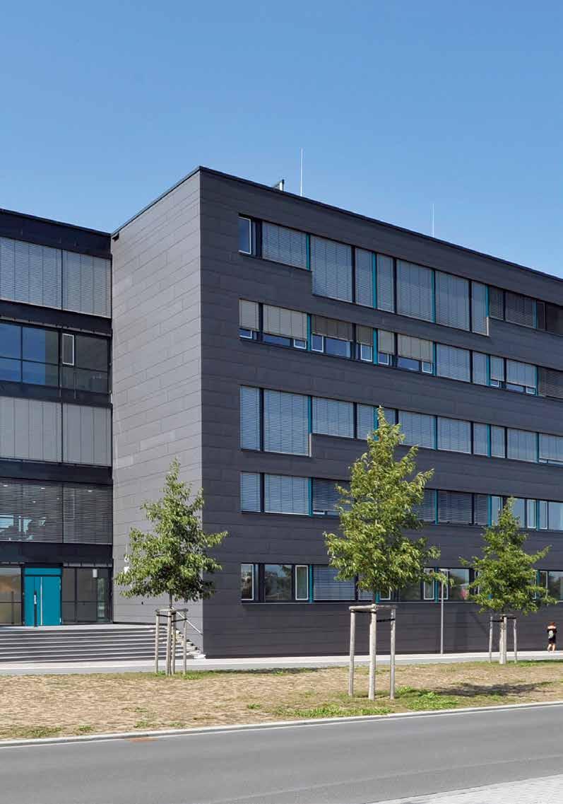 Referencje // Dobry klimat dla serwerów: hybrydowa instalacja VRF w Infosim GmbH & Co. KG Całoroczne chłodzenie z odzyskiem ciepła Infosim GmbH & Co.