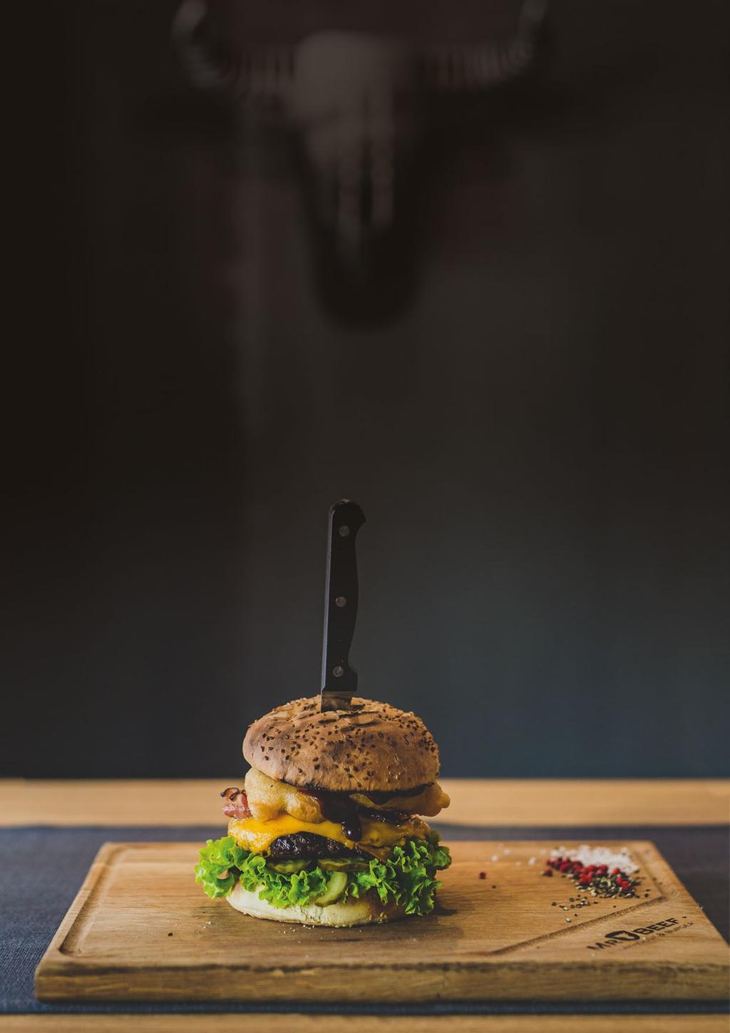 WITAMY W MR BEEF Najwyższej jakości jedzenie to nasza pasja. Oddajemy w Państwa ręce miejsce, które powstało, by zadowolić podniebienia nawet najbardziej wymagających Gości.