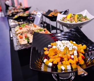 GOLD ELEMENTY PAKIETU Komfortowe fotele zlokalizowane na trybunie głównej (zachodniej) w sektorach V, z bezpośrednim dostępem do restauracji Najwyższej jakości catering z