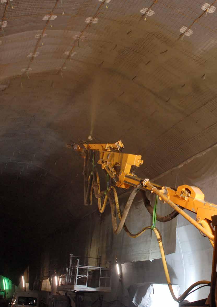 BETON NATRYSKOWY NA MEMBRANIE Powszechną praktyką jest wykonywanie w tunelach wewnętrznych okładzin z betonu układanego na placu budowy.