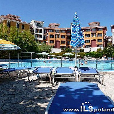 WYPOSAŻONY APARTAMENT 52 M2 Z WIDOKIEM NA BASEN W LUKSUSOWYM
