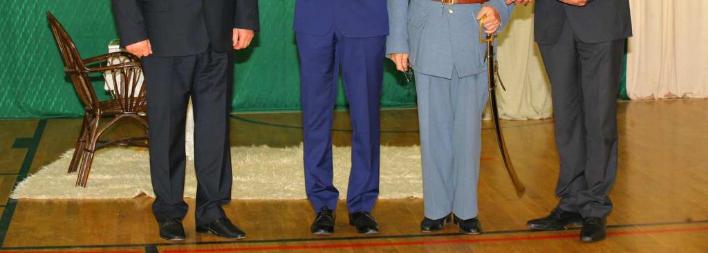 Polskiej Stanisław Śliwa wręczyli medale pamiątkowe wójtowi Gminy Luzino Jarosławowi