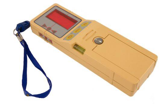 Detektor RC-9 Detektor pozwala zwiększyć odległość pracy lasera. Może on sygnalizować odchylenia od poziomu za pomocą dźwięków i komunikatu na ekranie.