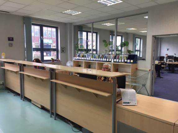 zamówione elektronicznie za pośrednictwem katalogu komputerowego, oddać wypożyczone książki, zapłacić