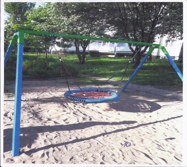 Plac zabaw nr 4 - ul. Ślaskiego 5 3.4. Huśtawka typu Bocianie gniazdo 1 szt. Opis j.w. 3.5. Bujak na sprężynie 1 szt. Urządzenie wykonane zgodnie z normą PN-EN 1176-1:2009 Wyposażenie placów zabaw.
