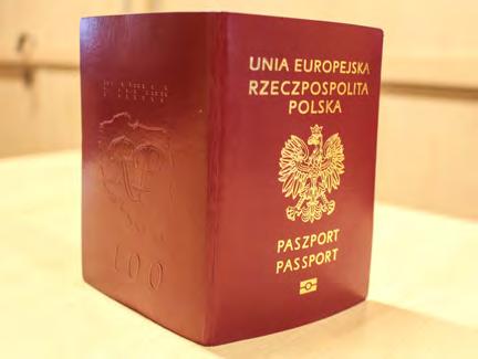 Kronika Pierwsze nowe polskie paszporty już wydane! Każdy, kto po 5 listopada 2018 roku złożył wniosek o wydanie polskiego paszportu, otrzymał dokument według nowego wzoru.