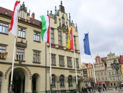 Kronika Konsulat Węgier we Wrocławiu otwarty 14 marca minister spraw zagranicznych Węgier otworzył we Wrocławiu wicekonsulat. Pokieruje nim konsul Sándor Nedeczky.