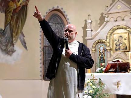 Na tej mozaice langusta wyleguje się na czubku palmy. Ten nietypowy obrazek można oglądać w miejscu, które dawniej było przeznaczone dla przygotowujących się do Chrztu katechumenów.