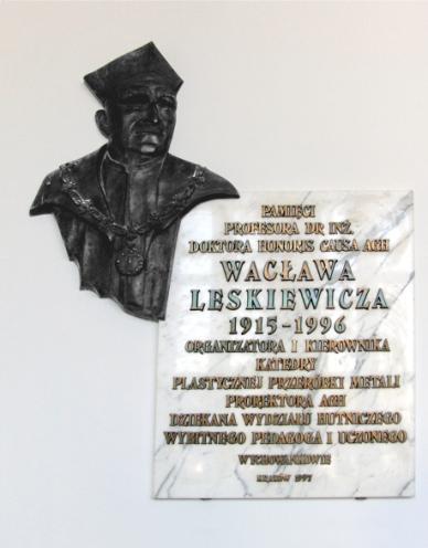 hutnictwa lub szkolnictwa wyższego, z działaczami sportowymi i samorządowymi, potrafił zawsze przekonać ich do swojego szeroko prezentowanego zdania i opinii oraz przekuć we wspólne Jego i ich