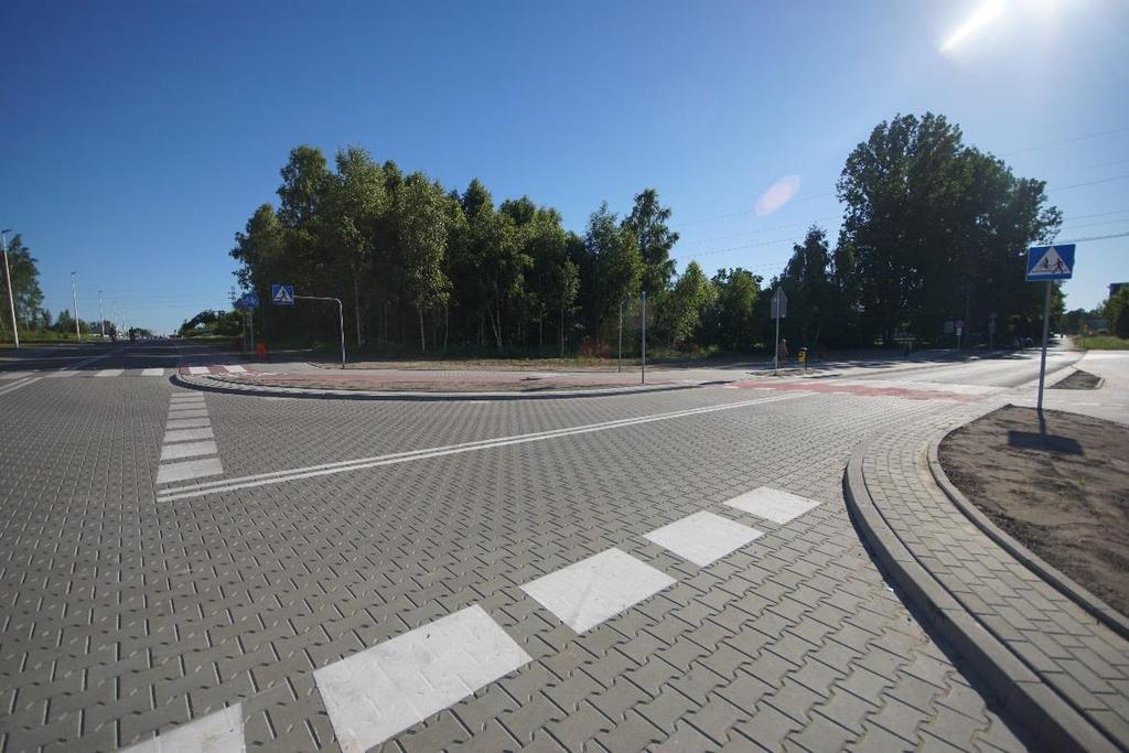 14. Budowa bezpiecznej strefy pożegnań Kiss and Ride przy SP Nr 3 - zatoka postojowa, oświetlenie uliczne, nasadzenia drzew i krzewów. Wydatkowane w 2018r.- 81.565,51 zł. 15.