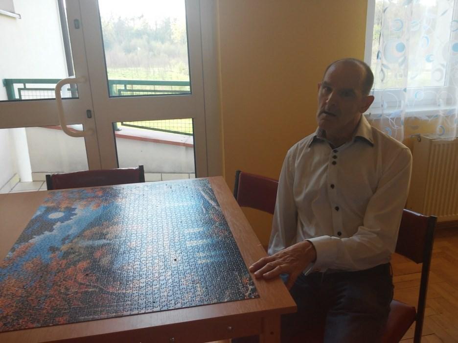 Mieszkańcy i ich hobby Mieszkaniec Hostelu II Jacek Adamek odkrył w sobie pasję układania puzzli. Jak sam mówi pasją do układania zainteresowała go opiekunka Pani Renata Kojdecka.